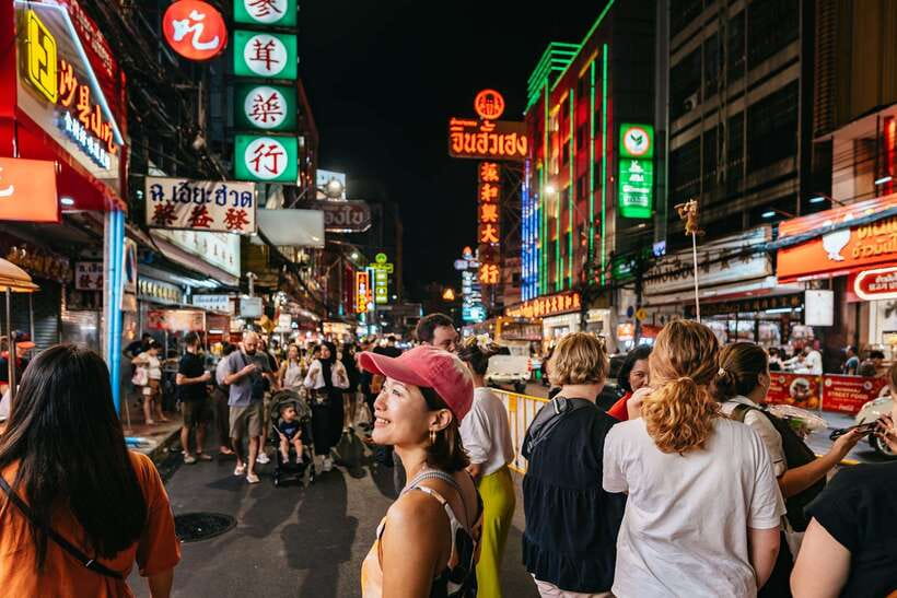 Bangkok: Michelin Guide Street Food Tour by Tuk Tuk - Jay Fai and Teens of Thailand: the optional stop reality check