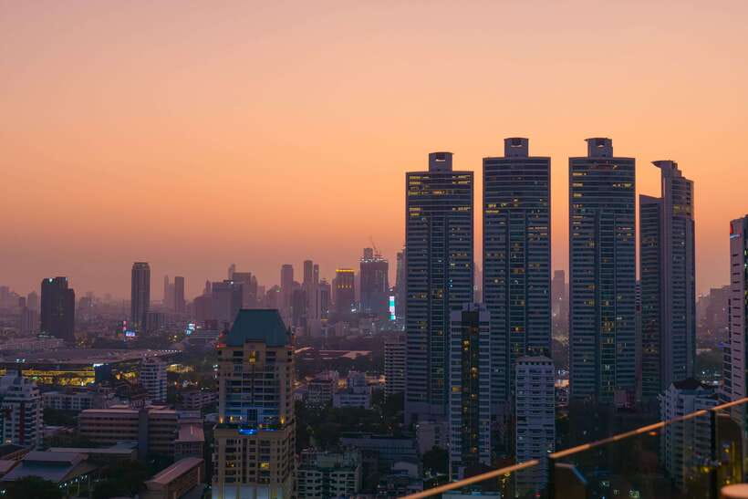 Bangkok: Mojjo Rooftop Lounge & Bar Food & Beverage Package - Rooftop First Look at Mojjo, 32 Floors Up