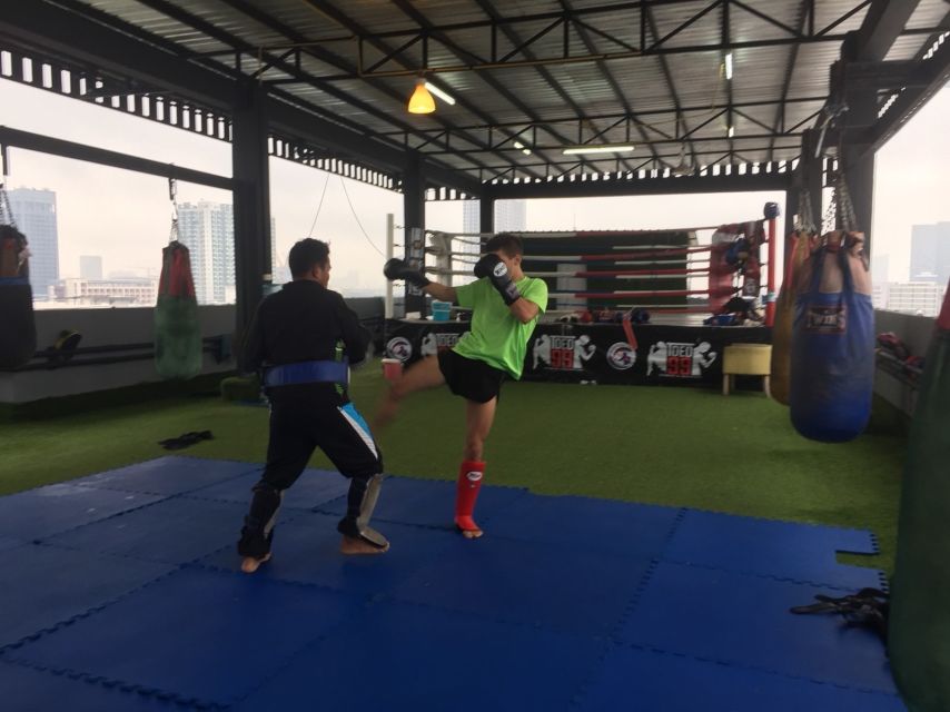 Bangkok: Muay Thai Boxing Class for Beginners - Rooftop Gym Comfort Tips for Bangkok Heat