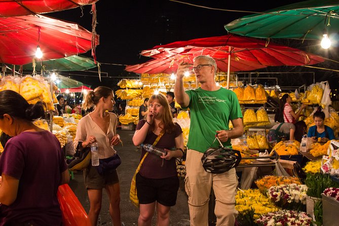 Bangkok: Night Bike Tour with Temples & Flower Market Visit - Price and value: what $39 gets you in Bangkok at night