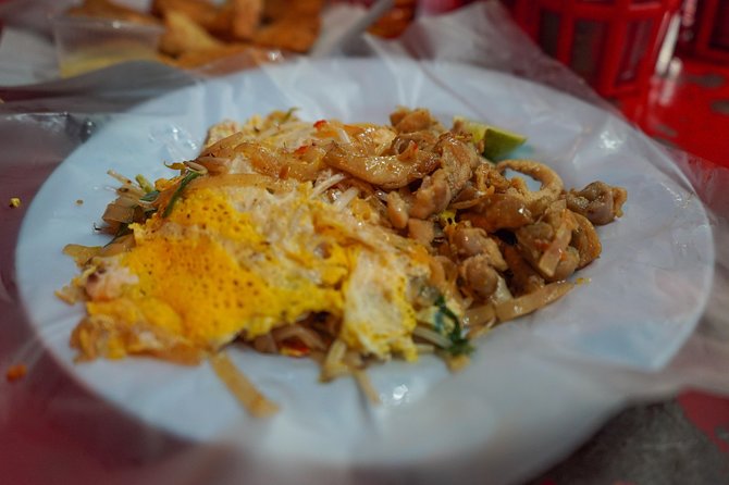 Bangkok Night Michelin Foodie Tour in Chinatown with 15+ tastings - Vegetarian and seafood limits are real, read this part carefully