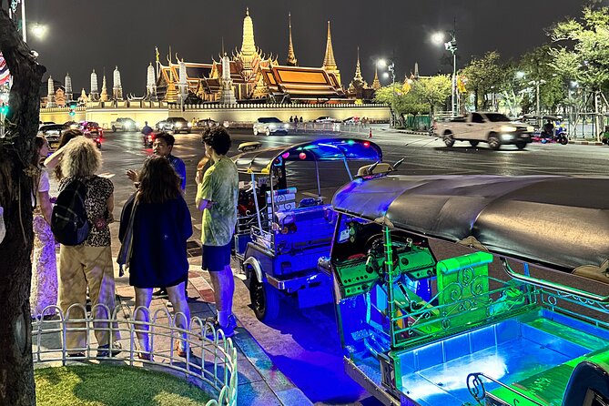 Bangkok Night Tour: Food, Temple & Tuk Tuk - Pickups, Group Size, and the Safety Factor