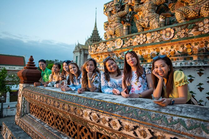Bangkok Night Tour: Wat Arun, Wat Pho, Chinatown & Tuk Tuk Ride - The meeting point at Tha Tian Pier, then the evening gets moving