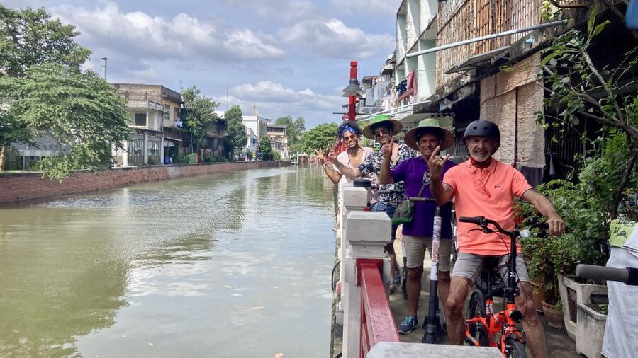 Bangkok : Old City Guided E-Scooter &/or Bike Tour - How the guides keep you safe and confident on two wheels