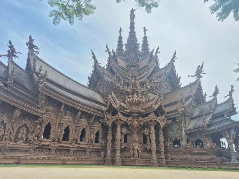 Bangkok: Pattaya Truth Sanctuary Guided Tour & Coral Island - Clothes, rules, and what to bring for temple plus beach