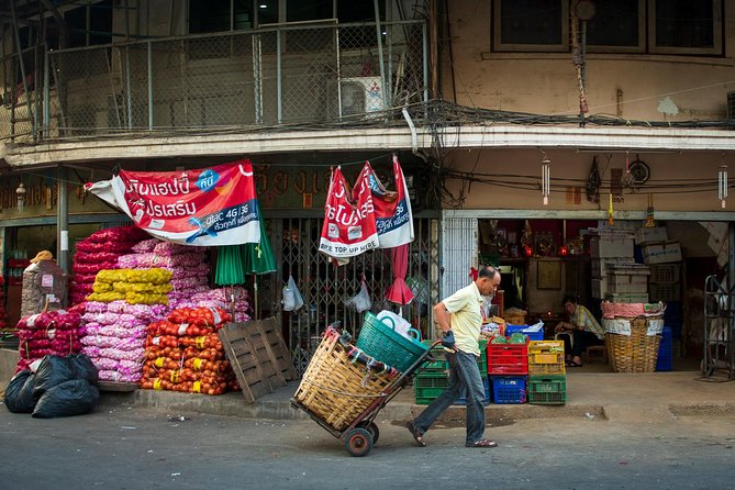 Bangkok Photography Masterclass - Private Photography Lesson - Benjasiri Park: Practice Perspective Without the Pressure