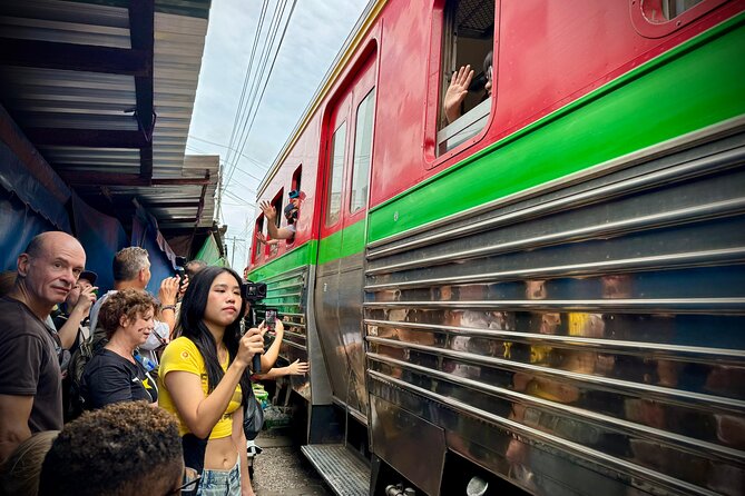 Bangkok: Private Floating Market and Train Market - Mae Klong Railway Market: watching the train through the stalls