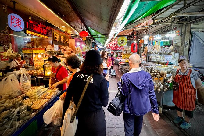 Bangkok Private Guide In and Around - Wat Pho and the big Temple Complex energy