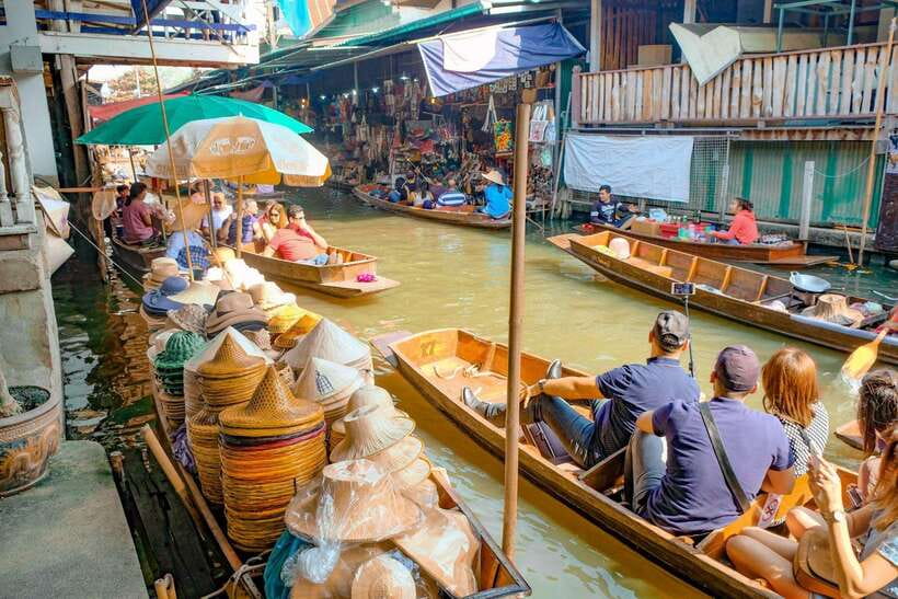 Bangkok: Railway and Floating Market Tour with Dragon Temple - Tour guide styles I’d watch for, and how that changes your day