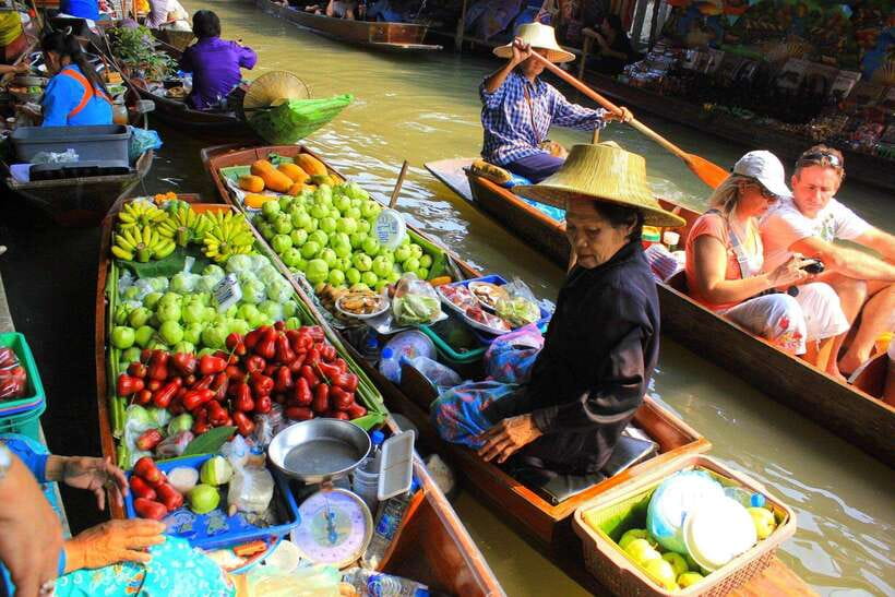 Bangkok: Railway and Floating Market Tour with Dragon Temple - Who should book, and who should skip it