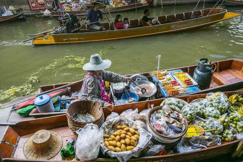 Bangkok: Railway and Floating Market Tour with Dragon Temple - Should you book this Bangkok markets and Dragon Temple tour?
