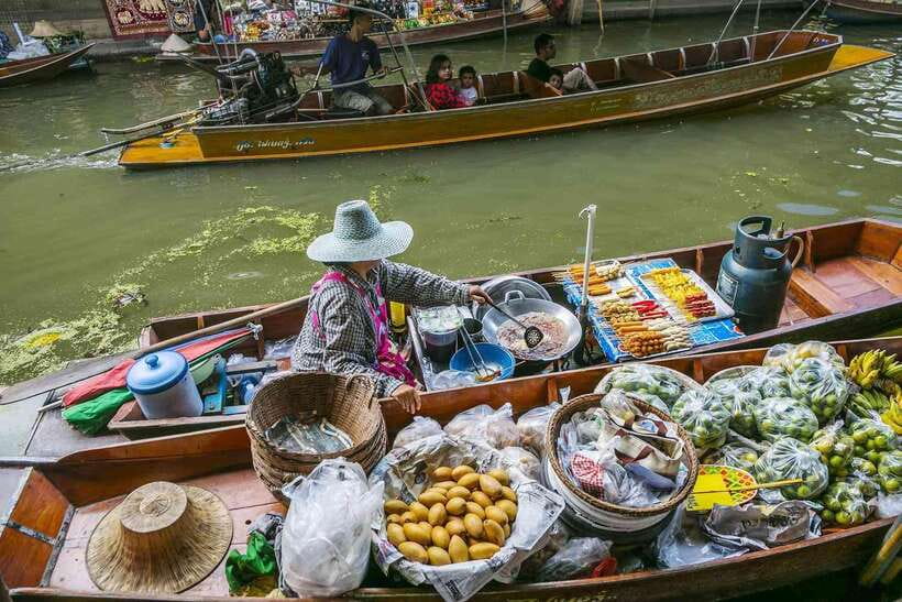 Bangkok: Railway and Floating Market Tour with Dragon Temple - Damnoen Saduak Floating Market and the included canal boat ride