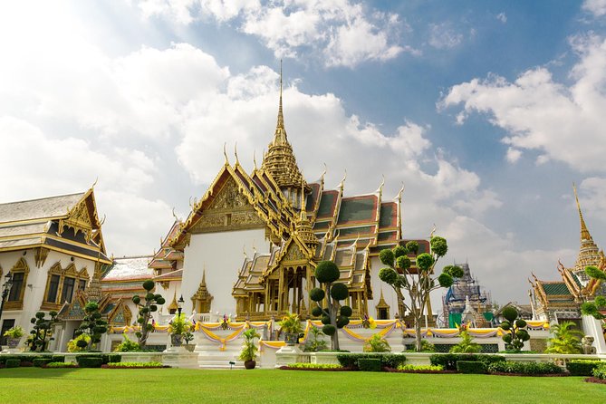 Bangkok Reclining Buddha (Wat Pho) Entrance Ticket - Timing and crowd strategy: why arriving via pickup helps
