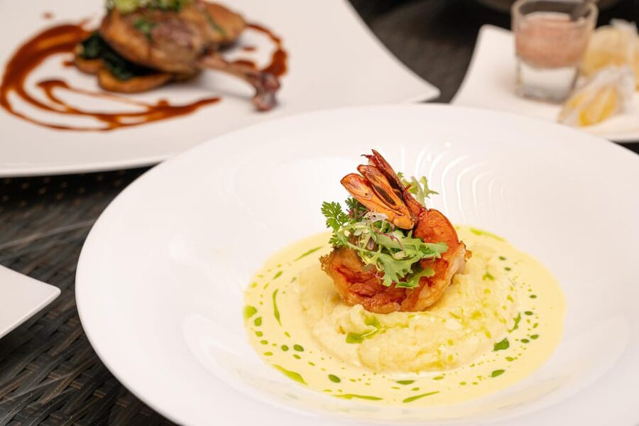 Bangkok: Red Sky Rooftop & Bar 56th Floor - Service style: why the topping up matters