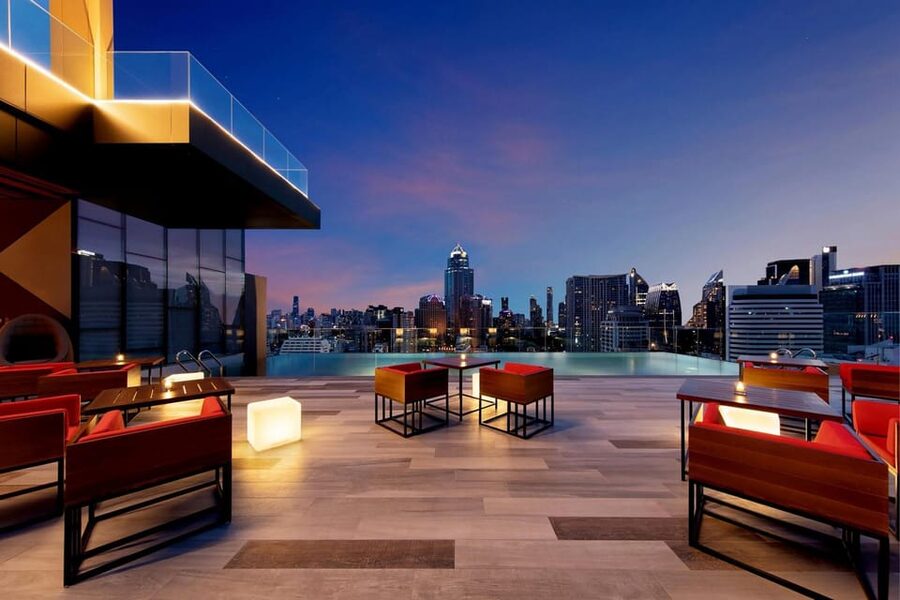Bangkok: RedSquare Rooftop Bar at Novotel Sukhumvit 4 - Who this rooftop package suits best
