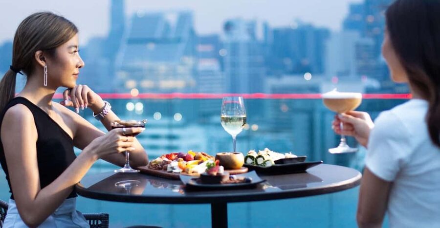 Bangkok: RedSquare Rooftop Bar at Novotel Sukhumvit 4 - The 90-minute experience: how to use your time