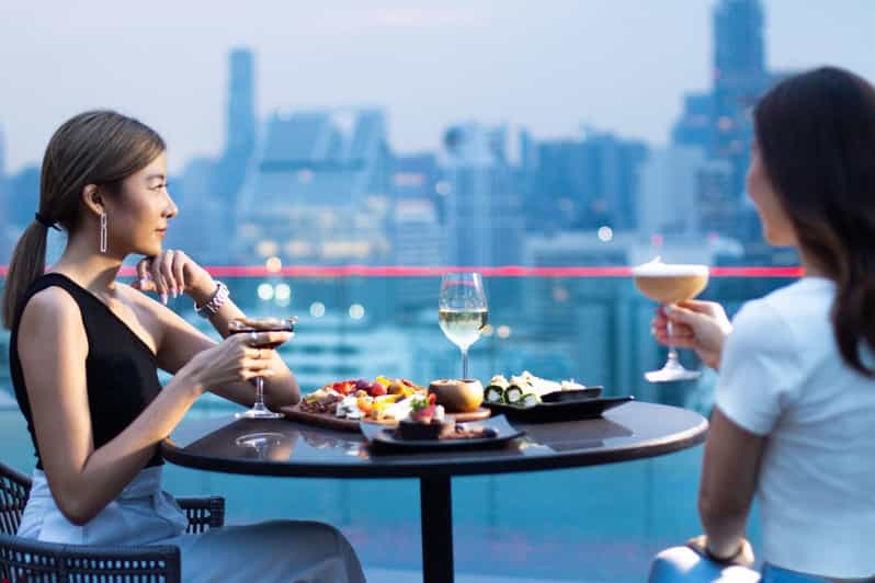 Bangkok: RedSquare Rooftop Bar at Novotel Sukhumvit 4 - Food on a rooftop: two dishes that actually matter