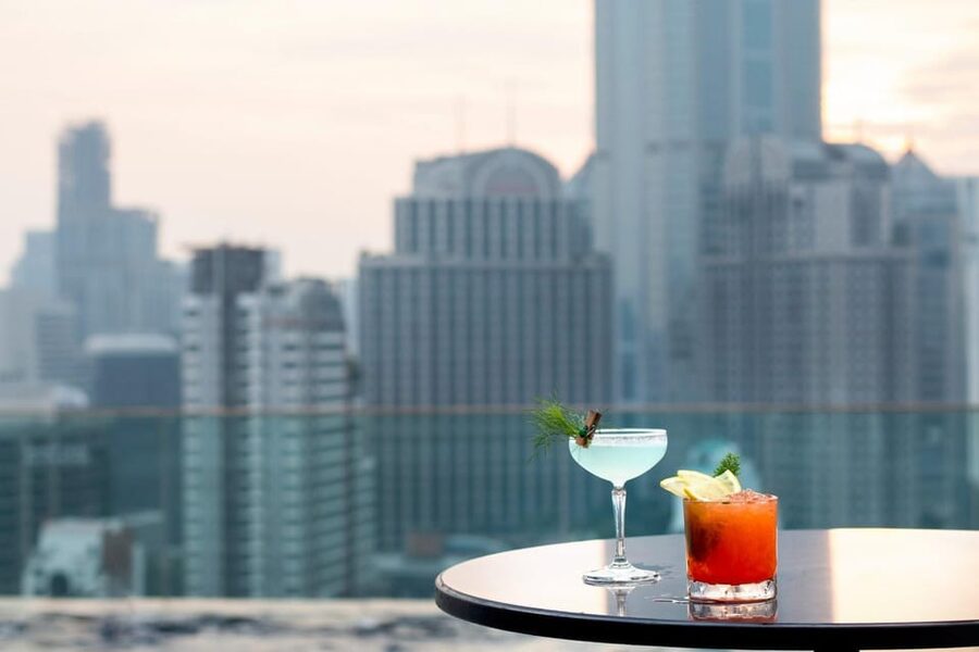 Bangkok: RedSquare Rooftop Bar at Novotel Sukhumvit 4 - Bangkok views and photo moments: impressive, but not scary