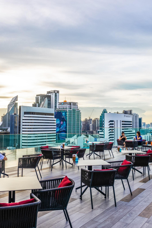 Bangkok: RedSquare Rooftop Bar at Novotel Sukhumvit 4 - Practical rules and how to dress for RedSquare