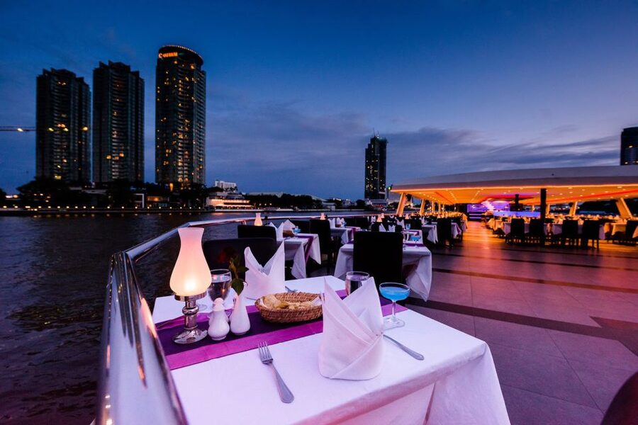 Bangkok: River Dinner Cruise on the Chao Phraya Princess - Live Band and Onboard Music: When the Cruise Turns Into a Show