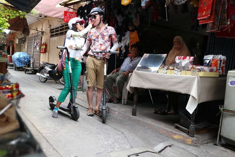 Bangkok: Riverside E-Scooter Adventure with StreetFood Snack - Wat Kalayanamitr Varamahihara: Start With a Temple, Not a Parade