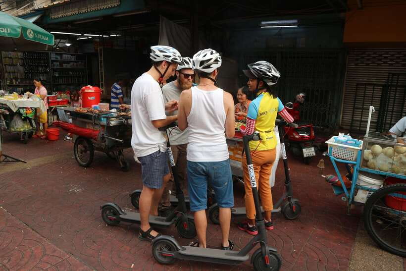 Bangkok: Riverside E-Scooter Adventure with StreetFood Snack - Tha Din Daeng Market: Eat Like Locals, Then Understand What You Ate