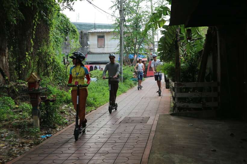 Bangkok: Riverside E-Scooter Adventure with StreetFood Snack - Chinatown Street Food: Chinese Community Influence in Every Bite