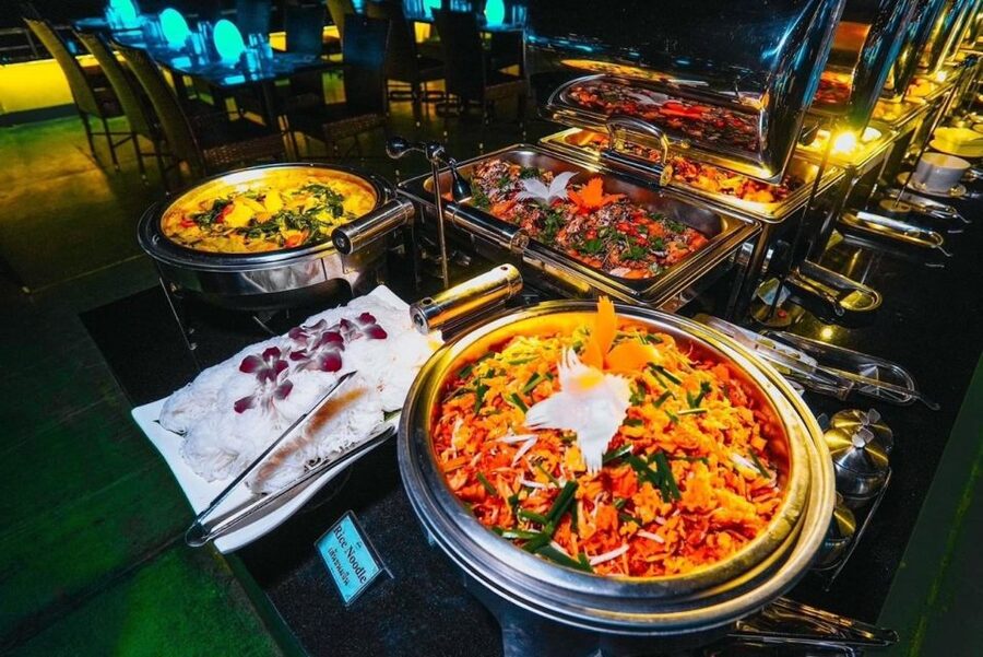 Bangkok: Royal Princess Chao Phraya Dinner Cruise - The cruise route: classic landmarks seen from the river