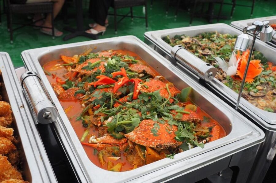Bangkok: Royal Princess Chao Phraya Dinner Cruise - How the night entertainment fits with your meal