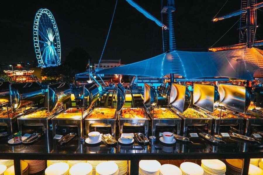 Bangkok: Royal Princess Chao Phraya Dinner Cruise - Crowds and comfort: manage expectations on a popular ship