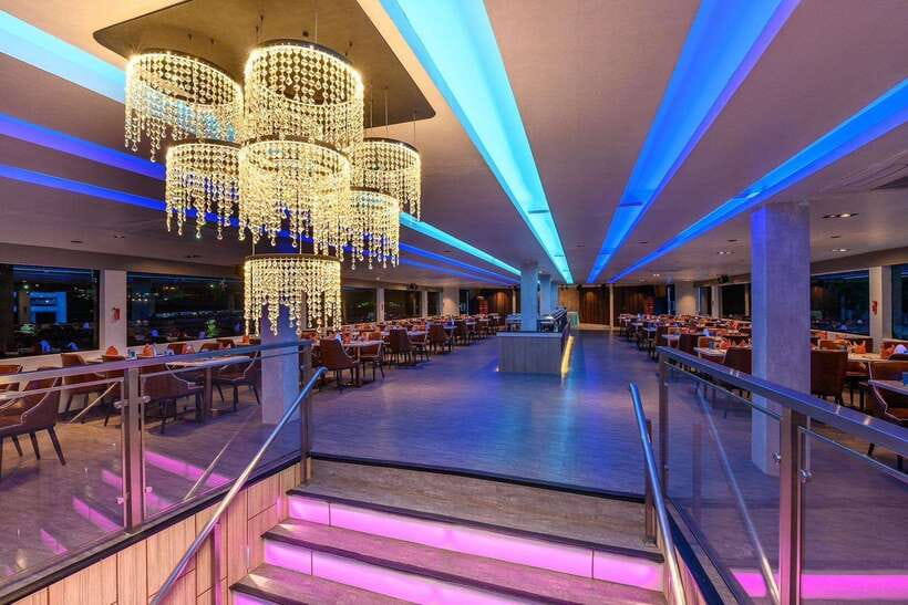 Bangkok: Royal Princess River Dinner Cruise with Live Music - Who should book this, and who should skip it
