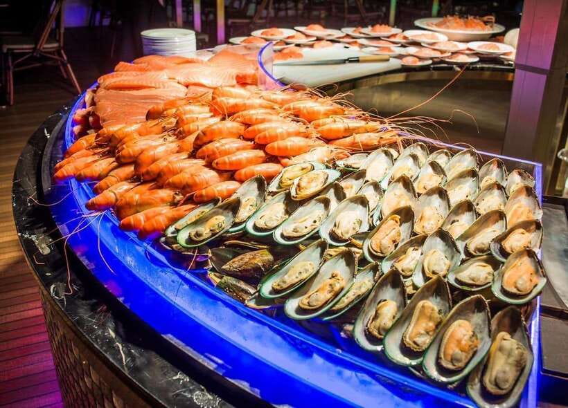 Bangkok: Royal Princess River Dinner Cruise with Live Music - Getting Onboard at Asiatique Without Losing Your Tempo