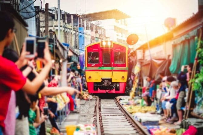 Bangkok's Best: City Highlights & Floating Market Private Tour - Maeklong Railway Market and Salt Lake De Maeklong: Watching the Train Routine