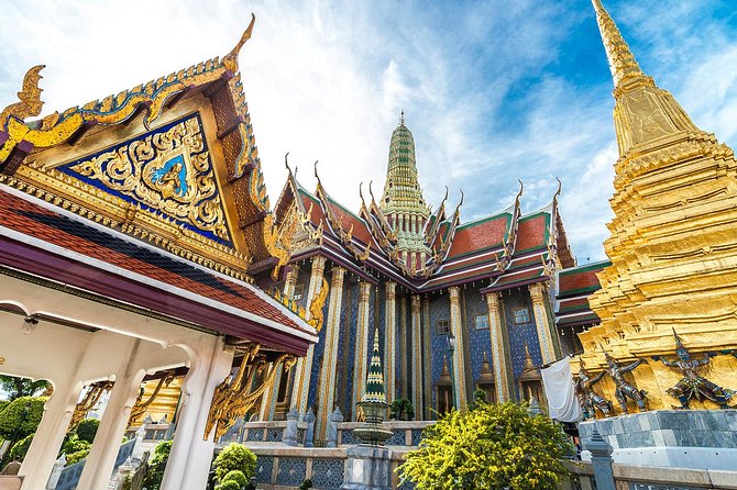 Bangkok's Grand Palace Complex and Wat Phra Kaew Tour - The Drive Past Chinatown and Pak Klong Talad Flower Market