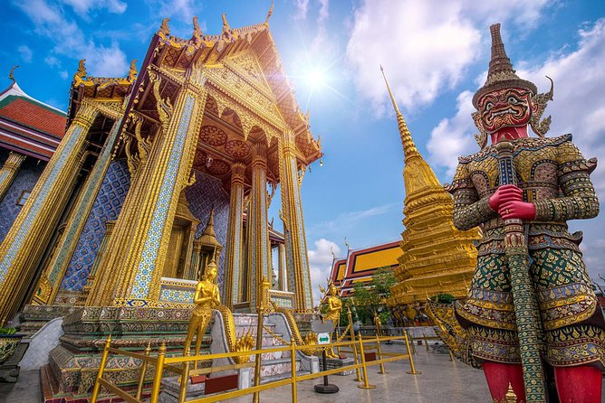 Bangkok's Landmarks Tour : GrandPalace WatTraimit WatPho WatArun - Wat Traimit, the Golden Buddha stop you will not forget