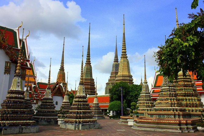 Bangkok’s Sacred Temples & Local Culture Half-Day Tour - Wat Pho and the reclining Buddha: what to look for beyond the headline