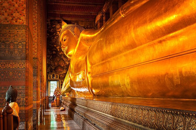 Bangkok’s Three Iconic Temples: Wat Traimit, Wat Pho & Wat Arun - Stop 2: Wat Pho, the Reclining Buddha, and temple-scale details