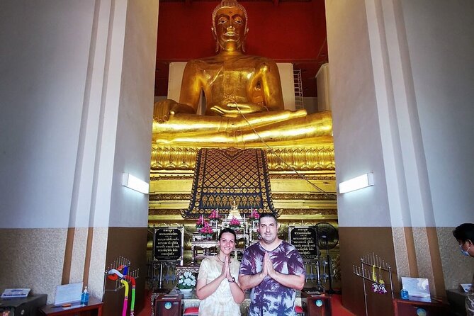 Bangkok Selfie Expert Tour: Little India, Wat Traimit & Wat Pho - Chinatown Yaowarat: the roundabout selfie stop and why it’s so photogenic