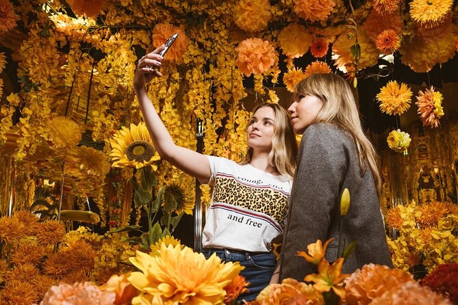 Bangkok Selfie Expert Tour: Little India, Wat Traimit & Wat Pho - Pickup windows and meeting point: your day runs on timing