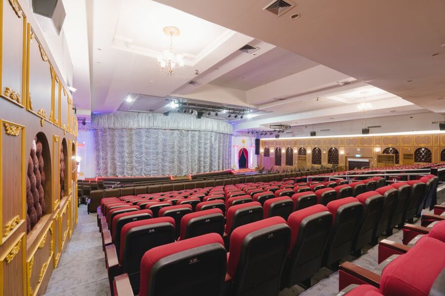 Bangkok: Skip-the-Line Golden Dome Cabaret Show Tickets - Getting Your Seat Right: Deluxe vs VIP and the Real-World View