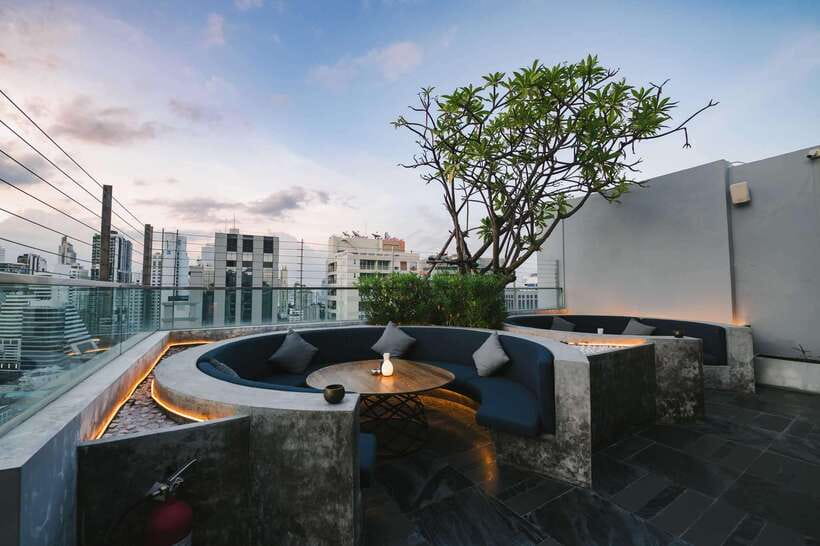Bangkok: Sky on 20 Rooftop Bar With Free Flow Drinks - Sky on 20, 26 Floors Up: The Setting