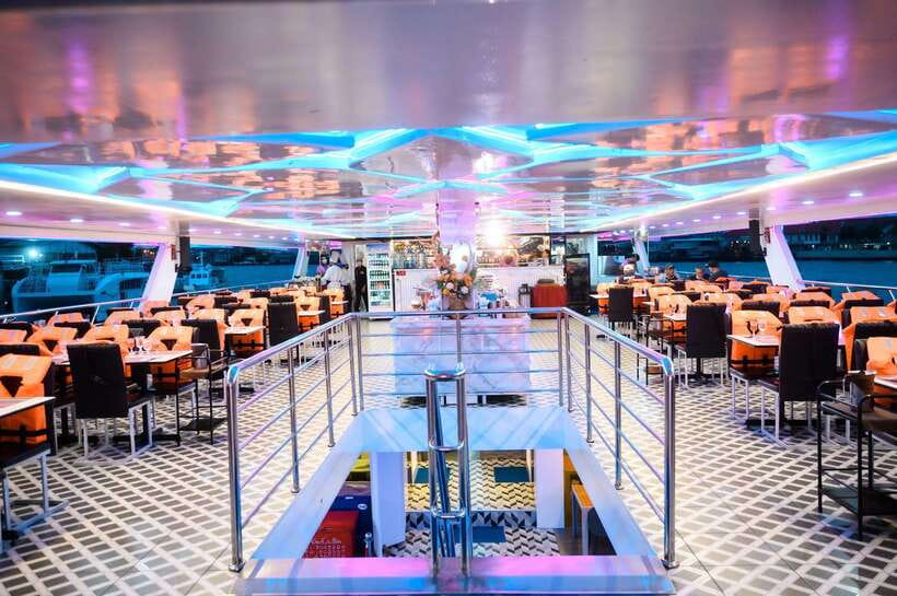 Bangkok: Smile Riverside Dinner Cruise - The buffet dinner and seafood, what to expect
