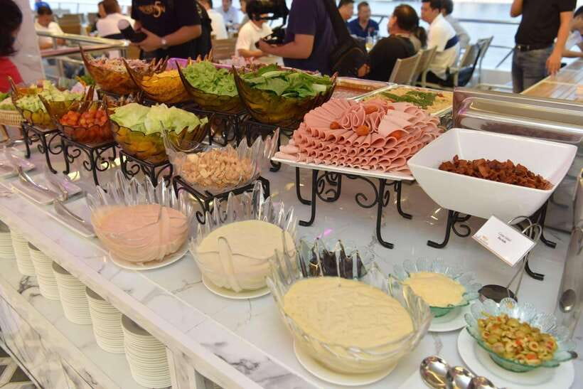 Bangkok: Smile Riverside Dinner Cruise - Who should book, and who should skip