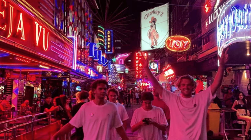 Bangkok: Soi Cowboy, Nana, Soi 11, Rooftops, Clubs & Go Go’s - Spectrum Lounge & Bar: the rooftop pause with city views