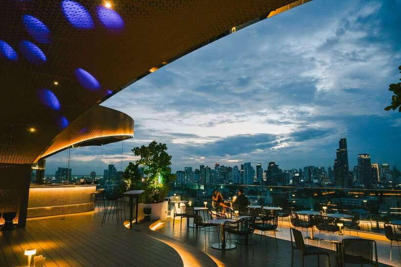 Bangkok: SOL and LUNA BKK Rooftop F&B Packages - Food, drinks, and occasional live music: how the evening feels