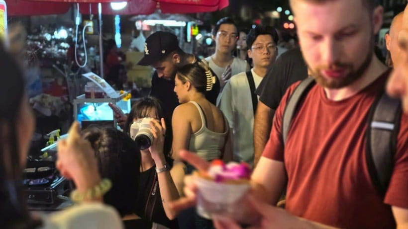 Bangkok: Street Food Tasting Tour at Night - Finding the group at Wat Mangkon, and why MRT beats taxi