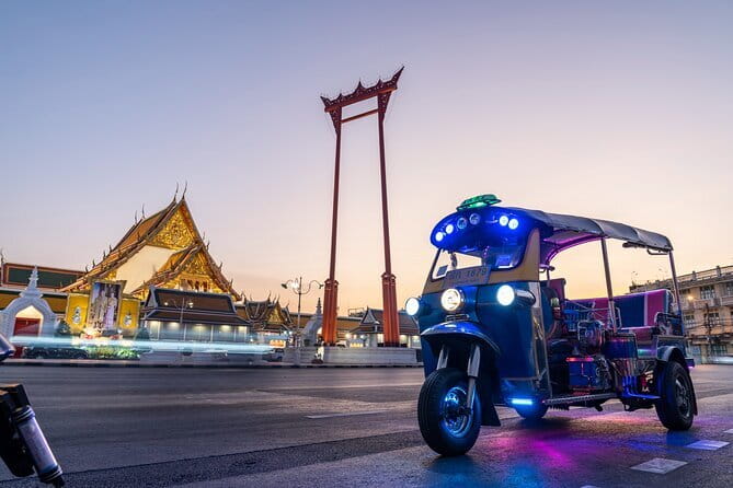 Bangkok : Sunset Food tour by Tuk Tuk boat with big Buddha view - Wat Paknam Phasi Charoen: Giant Buddha Photos Without Guesswork