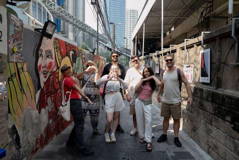 Bangkok: Talad Noi Hidden Gems & Street Food Adventure - Talad Noi street art and the riverside café break