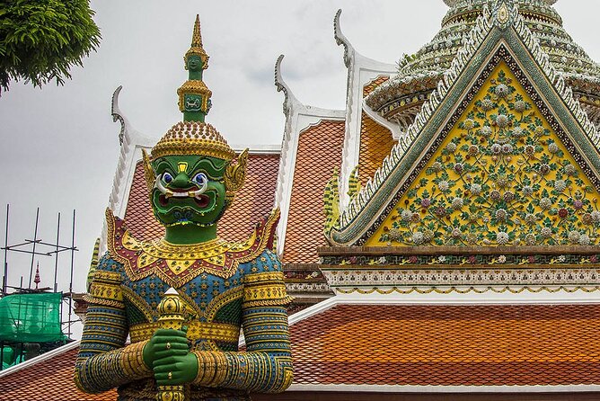 Bangkok Temples Tour - Wat Trai Mit: the Golden Buddha with a real-world scale