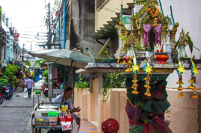 Bangkok Temples Tour - What the included snacks, water, and guide time really mean